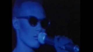 Grace Jones - Warm Leatherette / Walking in the Rain (Live)