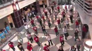 GLEE - Don&#39;t Stop Believing - Flash Mob na Universidade de Ohio