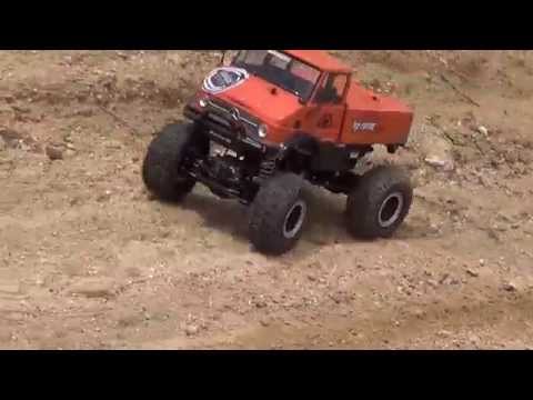 Dirigindo o Unimog da Tamiya