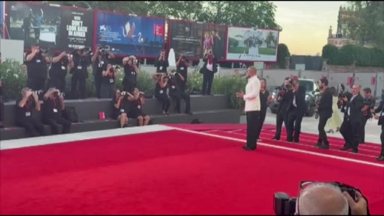 Venezia 83, Ricky Martin sul red carpet. L'artista portoricano interprete del film “Hombre al agua"