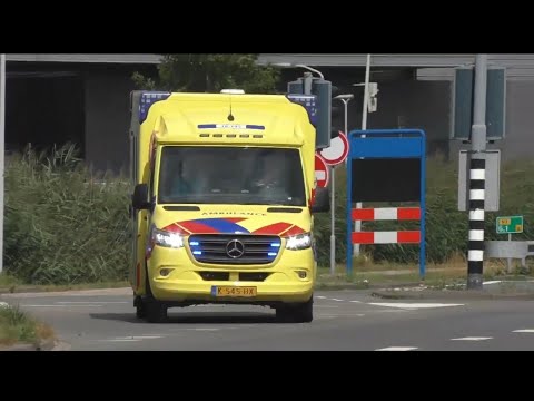 vele Ambulance met spoed onderweg in Dordrecht