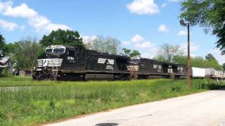 preview picture of video 'NS train 213 at Blacksburg, SC (2012)'