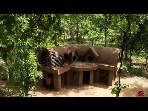 Construindo na Floresta Construção Primitiva/Building in the Forest Primitive Construction.