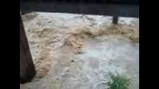 preview picture of video 'Chuva provoca enchente em Baixo Guandu 18/12/2013'