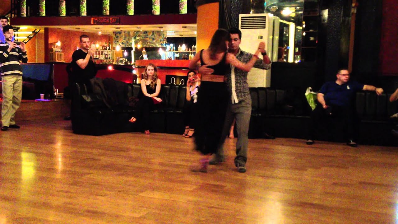 Sebastian Achaval y Roxana Suarez - Tango Lesson Athens 18.03.2012