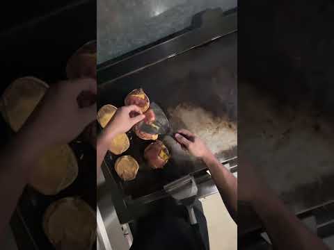 POV: Preparando la Smash Burger más brutal de Bello 🍔🔥POV: The juiciest Smash Burger in town 🍔🔥