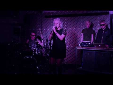 Saturn feat Alys Be Live - Markee Ledge