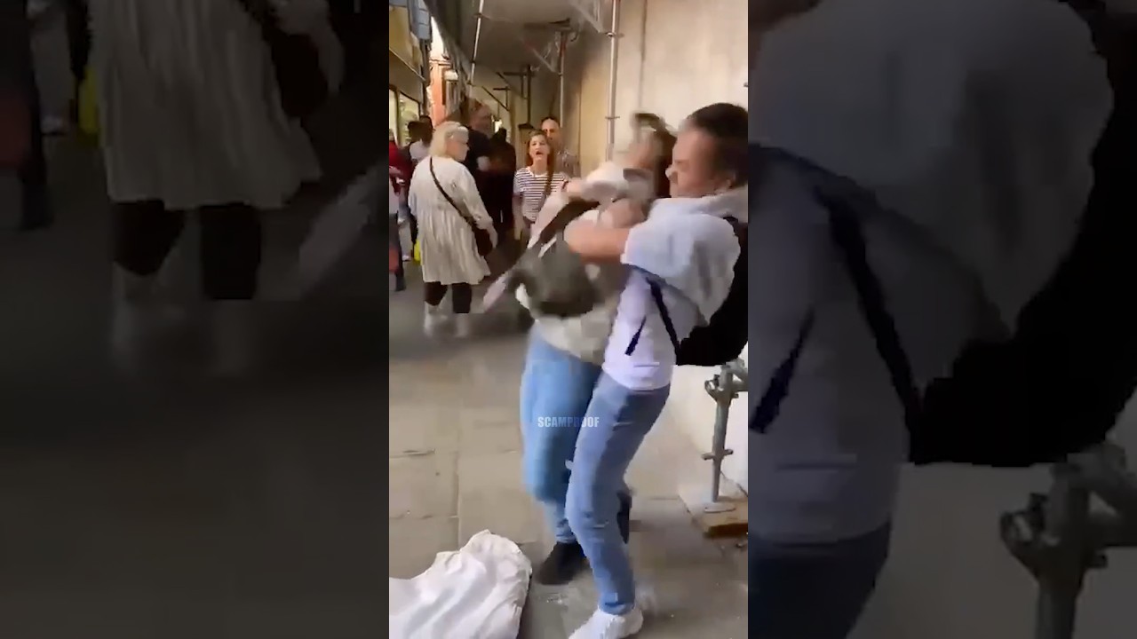 Pickpocket body slammed by tourist 🫨