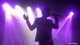 Agoney canta &quot;Rise like a phoenix&quot; en Valencia