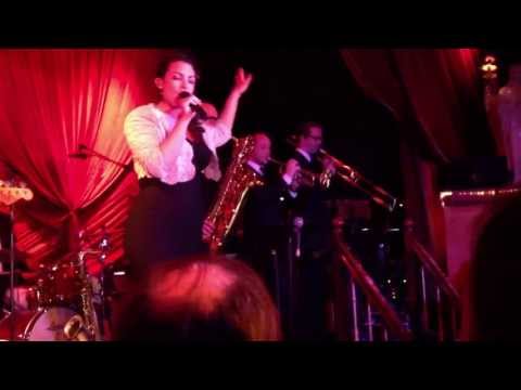 Caro Emerald - Pack up the Louie (live - release)