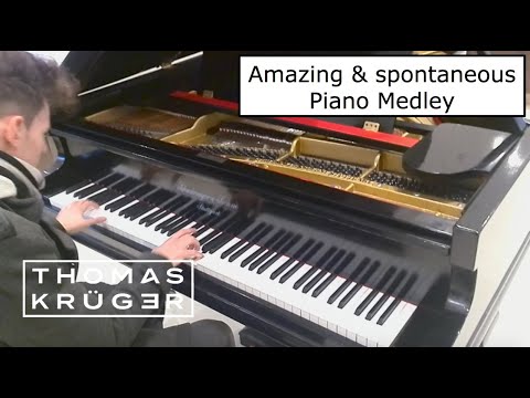 Thomas Krüger – Amazing & spontaneous Piano Medley in a Café (at IGA Berlin 2017)