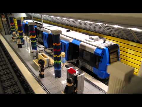 Stockholm tunnelbana i LEGO - med motoriserat tåg