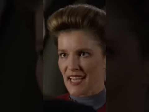 Janeway fights entity Voyager #startrekvoyager #startrek