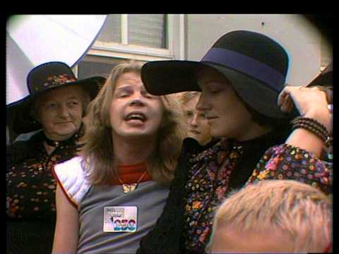 TOPPOP: Eddie Howell - Man From Manhatan