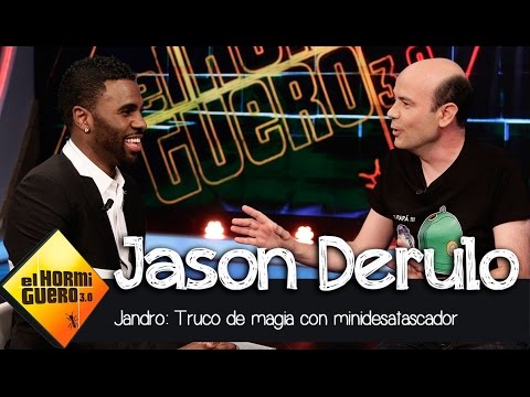 Jandro realiza un truco de magia con un minidesatascador de váter - El Hormiguero 3.0