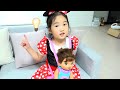 Boram encontrou uma boneca e finge ser s Boram encontrou uma boneca e finge ser s
