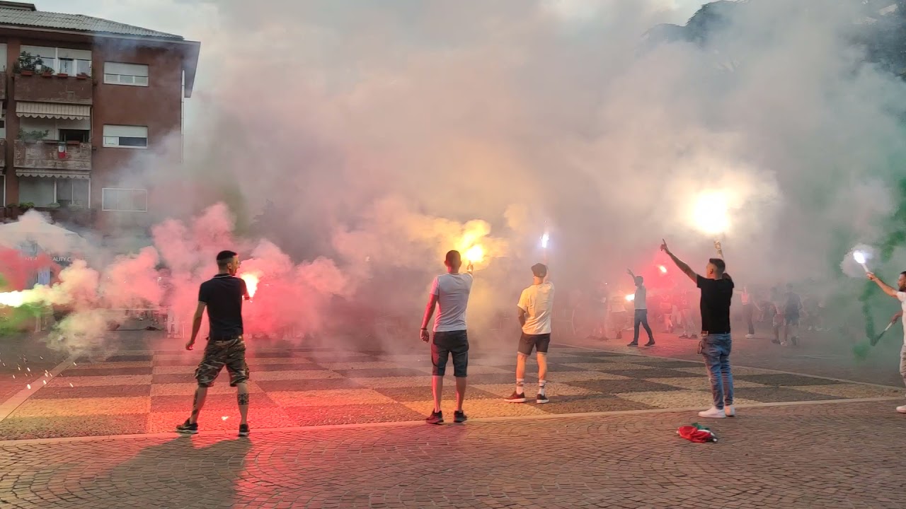 Italia Spagna INNO in Piazza San Lorenzo a Trezzano sul Naviglio (Milano)