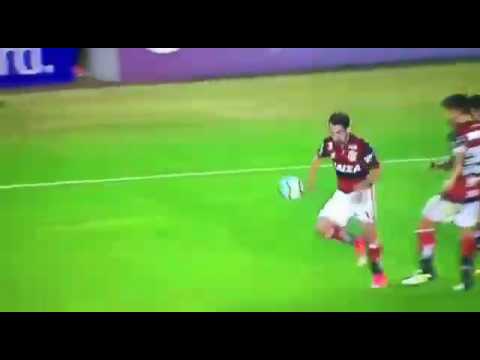 Everton ribeiro ER7 dar chapeu em jogador do vascoco