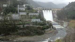 preview picture of video 'Embalse de los Peares, sobre el río Miño.'