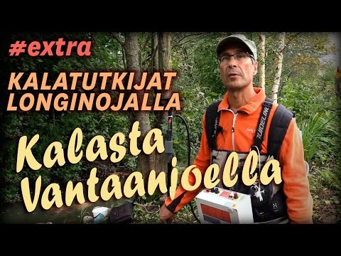 Kalatutkijat esittelevät koekalastustekniikan taimenpurolla