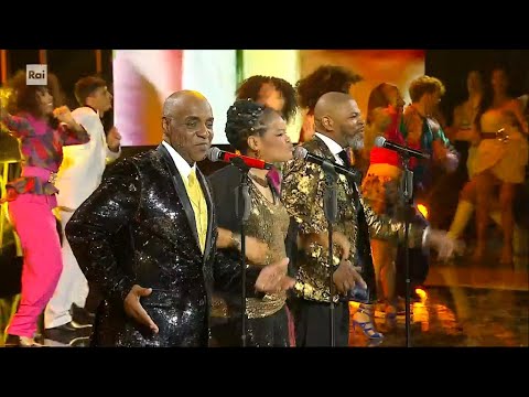 The hues corporation canta "Rock the boat" - I migliori anni - 04/05/2024