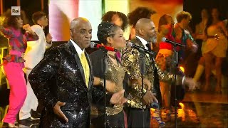 The hues corporation canta "Rock the boat" - I migliori anni - 04/05/2024