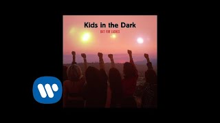 Musik-Video-Miniaturansicht zu Kids in the Dark Songtext von Bat for Lashes