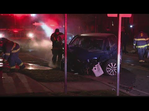IMPD: 1 critically injured in crash on near north side