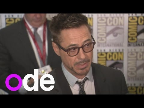 コミコン。アベンジャーズとアントマンのキャストがレッドカーペットに登場 (Comic-Con: Casts of Avengers and Ant-Man on Red Carpet)