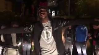 THEO s'ambiance sur le son HORS DE CONTRÔLE de Rohff