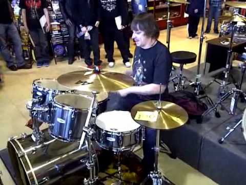 Ray Luzier (Drummer of Korn) - Meet and Greet @ International Musicland 30/03/11
