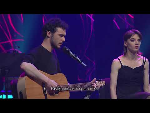 Aidas Giniotis ir teatro trupė Pliumbum - Pasiklydę milžinai | Gražiausios poetų dainos