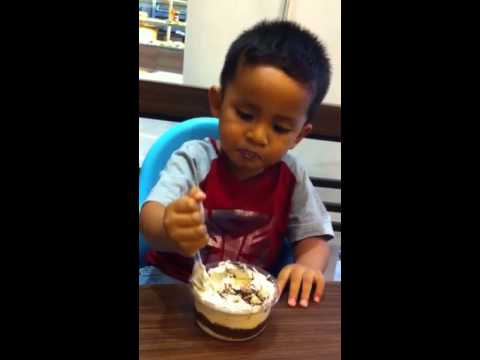 Alfa Ben Abia - 26 mo - mar2015 - first cake