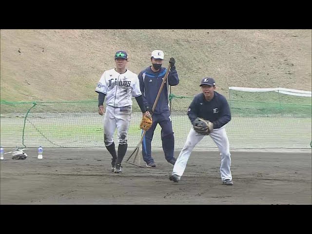 【春季キャンプ】ライオンズ・児玉亮涼・山野辺翔 恒例の個別練習でノックを受ける!!  2023年2月19日 埼玉西武ライオンズ