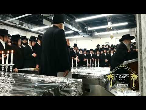 Satmar Rebbe R' Aharon Davening At The Tziyunim Of the Satmar Rebbe's - Adar 5782
