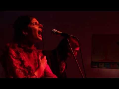 Sister Chain & Brother John - Lady Grinning Soul (David Bowie) - Live