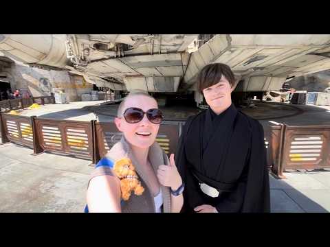 Checking Out The Updated Galaxy's Edge! - Star Wars Character Interactions Disneyland Park