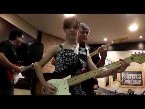 Lorena Braco (9 anos) e The Mouth Bell´s - A HARD DAY'S NIGHT - The Beatles