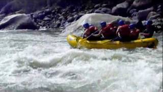 preview picture of video 'RAFTING-SAFETY-ECUADOR-BANOS-PASTAZA-RIVER-GEOTOURS'