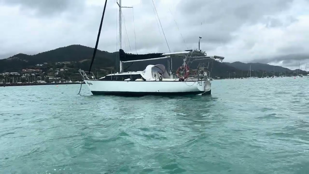 Aquarius RL34 Yachtsailing.com.au Airlie Beach 0401 481 695