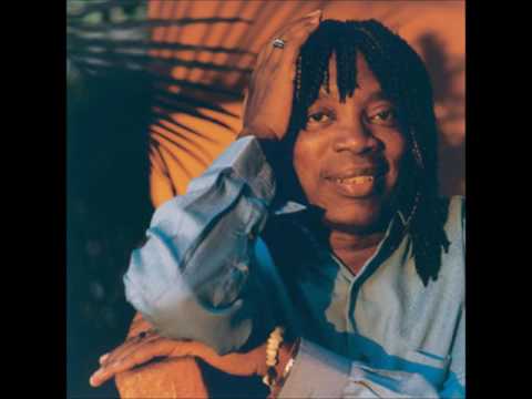Milton Nascimento interpreta Quem sabe Isso Quer Dizer Amor!