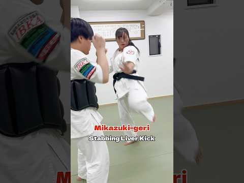 【肝臓を突き刺す🗡️三日月蹴り】Mikazukigeri-Stabbing Liver Kick #大谷道場 #空手 #karate #kyokushin #martialarts #shorts