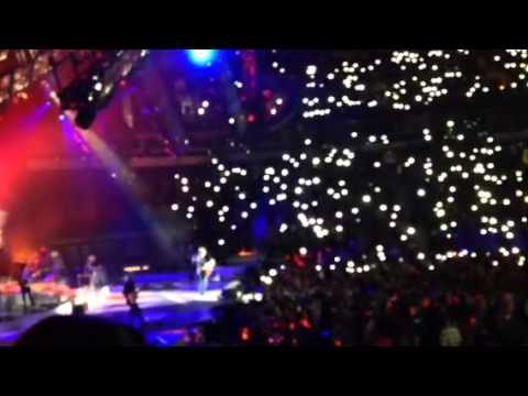 Blake Shelton sings Home for Michael Buble