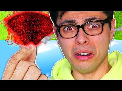 MANGIO LA PATATINA PIÙ PICCANTE DEL MONDO! *non fatelo a casa*