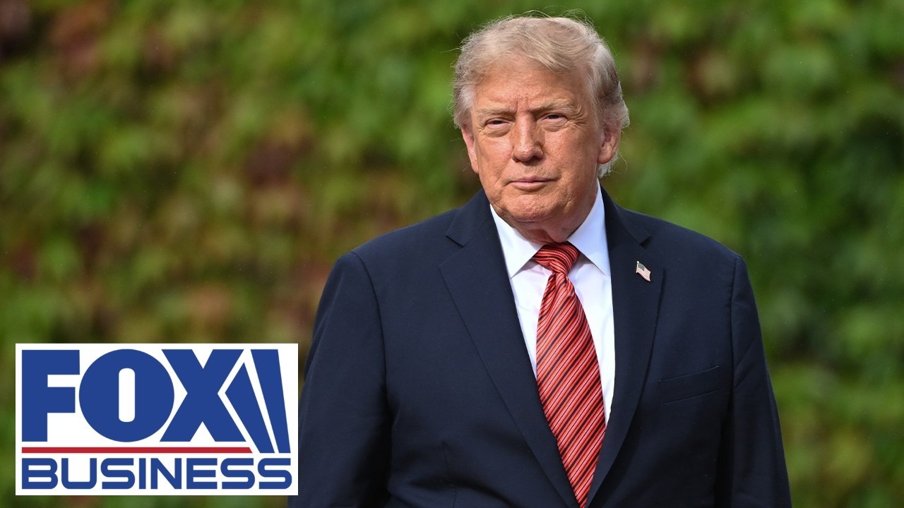 President Trump is the greatest QUARTERBACK on the planet, expert says