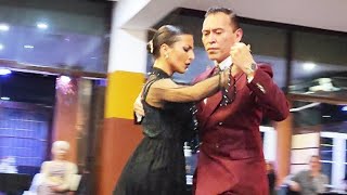 El abrojo (Di Sarli) Julieta Cappiello y Álvaro Salas. Milonga Gente Amiga 8sep24 (1/2)