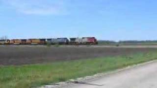 preview picture of video 'Trainwatching the BNSF Emporia Subdivision 4-29-07 pt2'