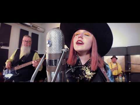 Emi Sunshine - Crimson Moon [LIVE @ AURALATION STUDIOS]