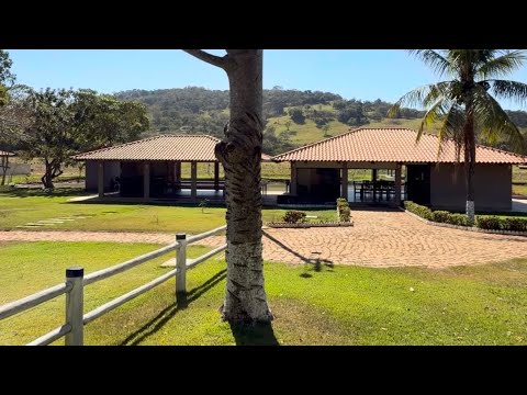 Chácara com 5 aptidões para você explorar. Excelente estrutura e rica em água! 