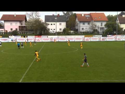 Alexander Zecher trifft für Blaue Elf in Minute 63 zum 1:4.